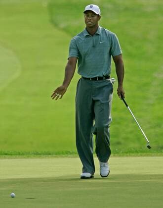 Eldrick Tiger Woods (USA) verfehlt einen Put -  (chi2007090606) Golf Herren BMW Championship 2007, PGA Tour, FedEx Cup, Fed Ex Einzelbild Cog Hill Golf and Country Club Lemont Golf Herren BMW Championship 2007, PGA Tour, FedEx Cup, Fed Ex Einzelbild Cog Hill Golf and Country Club Lemont
