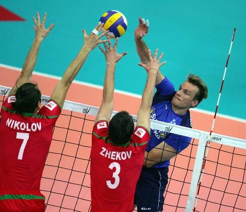 Nikolay Nikolov (li.) und Andrey Zhekov (beide Bulgarien) im Zweierblock - Volleyball Länderspiel Herren EM 2007, Länderspiel, Nationalmannschaft, Nationaltrikot, Bulgarien - Finnland 0:3 Einzelbild Moskau Dynamik, Volleyball Länderspiel Herren EM 2007, Länderspiel, Nationalmannschaft, Nationaltrikot, Bulgarien - Finnland 0:3 Einzelbild Moskau Dynamik,