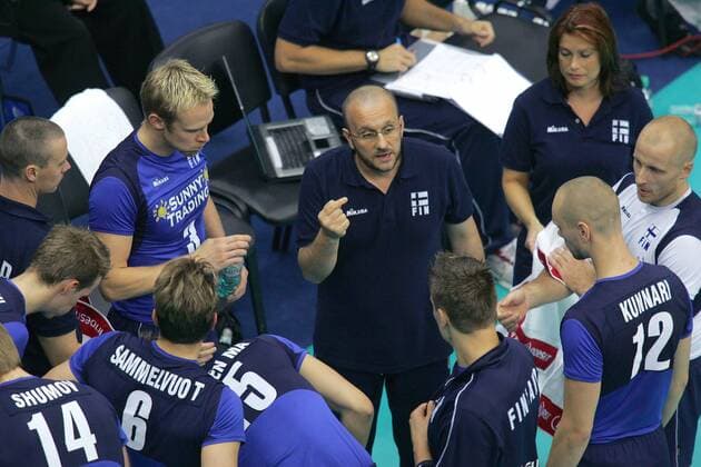 Nationaltrainer Mauro Berruto (Finnland) gibt Anweisungen -  Volleyball Länderspiel Herren EM 2007, Länderspiel, Nationalmannschaft, Nationaltrikot, Finnland Gruppe Moskau Volleyball Länderspiel Herren EM 2007, Länderspiel, Nationalmannschaft, Nationaltrikot, Finnland Gruppe Moskau