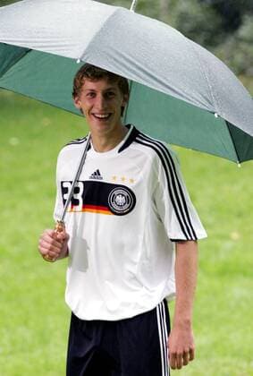 Stefan Kießling (Deutschland) präsentiert das neue Trikot für die EM 2008 anläßlich eines Werbespots des Ausrüsters Adidas Fußball EM Herren Vorschau 2007, EM 2008, Nationalmannschaft, Nationaltrikot, DFB Werbespot, Dreharbeiten, neu neues Einzelbild Trikotpräsentation Trikotvorstellung Promotion Bergisch Gladbach Spielerkleidung Spielkleidung Freude, Fußball EM Herren Vorschau 2007, EM 2008, Nationalmannschaft, Nationaltrikot, DFB Werbespot, Dreharbeiten, neu neues Einzelbild Trikotpräsentation Trikotvorstellung Promotion Bergisch Gladbach Spielerkleidung Spielkleidung Freude,