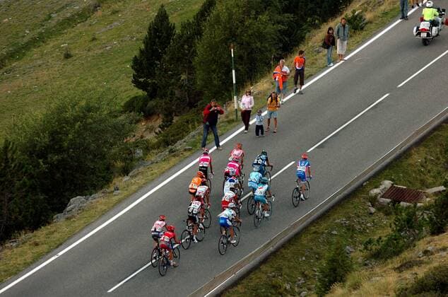 Fahrergruppe während der Vuelta 2007 - Radsport Herren Vuelta a Espana 2007, Spanienrundfahrt, ProTour, Straßenradsport, Straße, Rad Totale 10. Etappe: Benasque - Andorra Radsport Herren Vuelta a Espana 2007, Spanienrundfahrt, ProTour, Straßenradsport, Straße, Rad Totale 10. Etappe: Benasque - Andorra
