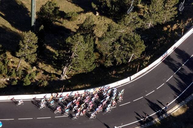 Fahrergruppe während der Vuelta 2007 - Radsport Herren Vuelta a Espana 2007, Spanienrundfahrt, ProTour, Straßenradsport, Straße, Rad Totale 10. Etappe: Benasque - Andorra Radsport Herren Vuelta a Espana 2007, Spanienrundfahrt, ProTour, Straßenradsport, Straße, Rad Totale 10. Etappe: Benasque - Andorra