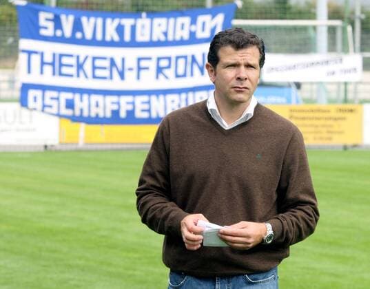 Trainer Andreas Möller (Aschaffenburg) nachdenklich Fußball Herren Oberliga Hessen, Saison 2007 2008, SV Viktoria Aschaffenburg Einzelbild Wiesbaden Nachdenklichkeit, Fußball Herren Oberliga Hessen, Saison 2007 2008, SV Viktoria Aschaffenburg Einzelbild Wiesbaden Nachdenklichkeit,