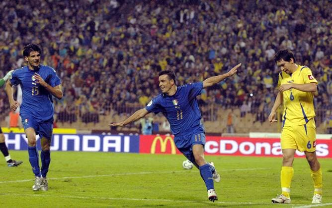 Antonio Di Natale (Italien, Mitte) - Torjubel -  Fußball Länderspiel Herren EM Qualifikation 2007, Nationalteam, Nationaltrikot, Ukraine - Italien 1:2 Einzelbild Kiew Freude, Fußball Länderspiel Herren EM Qualifikation 2007, Nationalteam, Nationaltrikot, Ukraine - Italien 1:2 Einzelbild Kiew Freude,