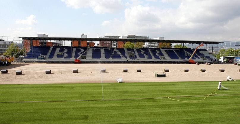 Fußball, Stadiongeschichte SV Wehen Wiesbaden Unfertiger Neubau der Brita Arena, neue Heimspielstätte des SV Wehen Wiesbaden Fußball 2. BL Herren Saison 2007 2008, Stadionneubau, Baustelle, Bau, bauen, Bauarbeiten, Neubau, Stadionbau Totale BritaArena Wiesbaden Fußball 2. BL Herren Saison 2007 2008, Stadionneubau, Baustelle, Bau, bauen, Bauarbeiten, Neubau, Stadionbau Totale BritaArena Wiesbaden
