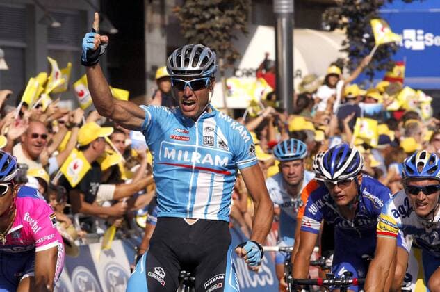 Alessandro Petacchi (Italien Milram, Mitte) gewinnt die 12. Etappe der Vuelta 2007 - Radsport Herren Vuelta a Espana 2007, Spanienrundfahrt, ProTour, Straßenradsport, Straße, Rad, Gruppe 12. Etappe: Algemesi - Hellin Freude, Begeisterung, Radsport Herren Vuelta a Espana 2007, Spanienrundfahrt, ProTour, Straßenradsport, Straße, Rad, Gruppe 12. Etappe: Algemesi - Hellin Freude, Begeisterung,