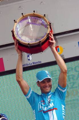 Alessandro Petacchi (Italien Milram) gewinnt die 12. Etappe der Vuelta 2007 - Radsport Herren Vuelta a Espana 2007, Spanienrundfahrt, ProTour, Straßenradsport, Straße, Rad, Einzelbild 12. Etappe: Algemesi - Hellin Freude, Radsport Herren Vuelta a Espana 2007, Spanienrundfahrt, ProTour, Straßenradsport, Straße, Rad, Einzelbild 12. Etappe: Algemesi - Hellin Freude,