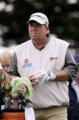 John Daly (USA) raucht eine Zigarette Golf Herren Mercedes Benz Championship Pro AM 2007 Einzelbild o00 Headcover Köln Golf Herren Mercedes Benz Championship Pro AM 2007 Einzelbild o00 Headcover Köln