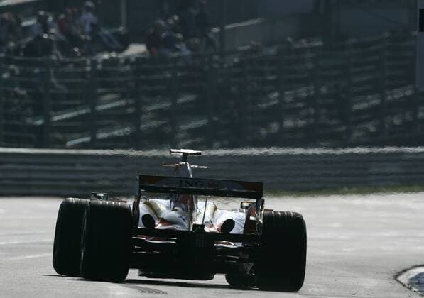 Giancarlo Fisichella (Italien Renault) in seinem Boliden Motorsport Grand Prix Herren Großer Preis von Belgien 2007, Formel 1 Weltmeisterschaft, F1, F, GP, WM, Freies Training Einzelbild Spa-Francorchamps Motorsport Grand Prix Herren Großer Preis von Belgien 2007, Formel 1 Weltmeisterschaft, F1, F, GP, WM, Freies Training Einzelbild Spa-Francorchamps