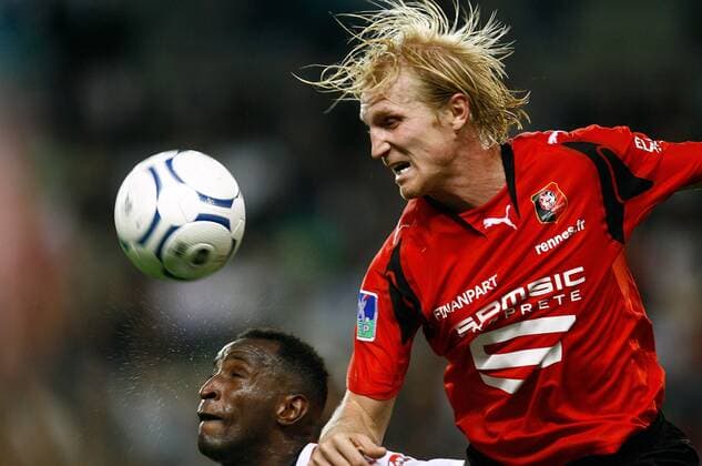 Petter Hansson (Rennes, re.) gegen Souleymane Youla (Lille) -  (pan21980) Fußball Herren Ligue 1 2007 2008, 1. Französische Liga, Stade Rennais - OSC Lille 2:2 Gruppe Rennes Kampf, Höhe, Dynamik, Überlegenheit, Fußball Herren Ligue 1 2007 2008, 1. Französische Liga, Stade Rennais - OSC Lille 2:2 Gruppe Rennes Kampf, Höhe, Dynamik, Überlegenheit, 