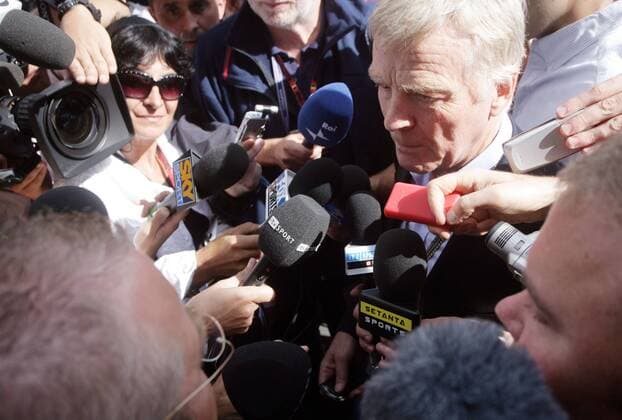 FIA Präsident Max Mosley (England) steht nach dem Urteil in der Spionageaffäre um McLaren Mercedes im Interesse der Medien Motorsport Grand Prix Herren Großer Preis von Belgien 2007, Formel 1 Weltmeisterschaft, F1, F, GP, WM, Freies Training Gruppe Spa Francorchamps Motorsport Grand Prix Herren Großer Preis von Belgien 2007, Formel 1 Weltmeisterschaft, F1, F, GP, WM, Freies Training Gruppe Spa Francorchamps