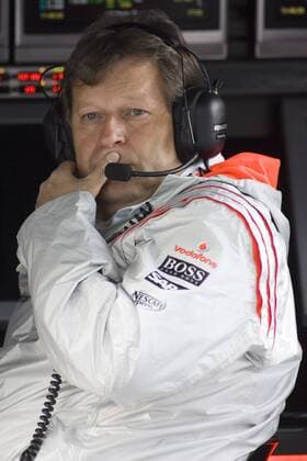 Motorsportchef Norbert Haug (Deutschland McLaren Mercedes) nachdenklich Motorsport Grand Prix Herren Großer Preis von Belgien 2007, Formel 1 Weltmeisterschaft, F1, F, GP, WM, Qualifying Einzelbild Spa Francorchamps Enttäuschung, Nachdenklichkeit, Motorsport Grand Prix Herren Großer Preis von Belgien 2007, Formel 1 Weltmeisterschaft, F1, F, GP, WM, Qualifying Einzelbild Spa Francorchamps Enttäuschung, Nachdenklichkeit,