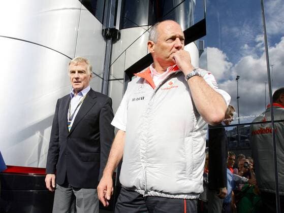 Teamchef Ron Dennis (McLaren Mercedes, re.) würdigt FIA Präsident Max Mosley (beide England) keines Blickes Motorsport Grand Prix Herren Großer Preis von Belgien 2007, Formel 1 Weltmeisterschaft, F1, F, GP, WM, Qualifying Gruppe Spa Francorchamps Spannung, Motorsport Grand Prix Herren Großer Preis von Belgien 2007, Formel 1 Weltmeisterschaft, F1, F, GP, WM, Qualifying Gruppe Spa Francorchamps Spannung,