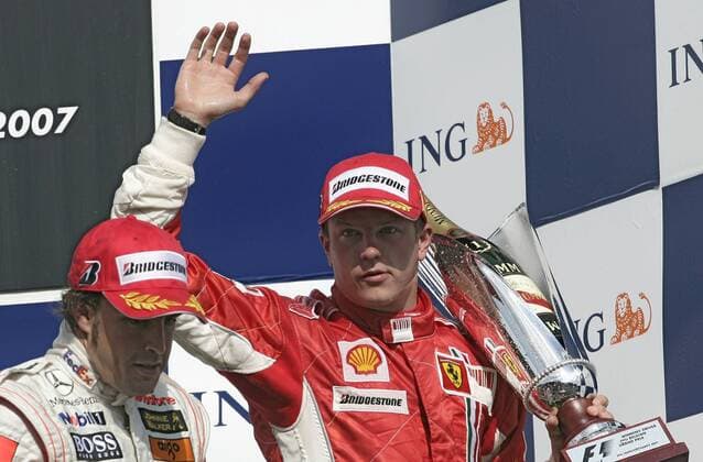 Kimi Räikkönen (Finnland Ferrari, re.) - Sieger des GP von Belgien 2007 - und Fernando Alonso (Spanien McLaren Mercedes) Motorsport Grand Prix Herren Großer Preis von Belgien 2007, Formel 1 Weltmeisterschaft, F1, F, GP, WM Gruppe Spa Francorchamps Freude, Motorsport Grand Prix Herren Großer Preis von Belgien 2007, Formel 1 Weltmeisterschaft, F1, F, GP, WM Gruppe Spa Francorchamps Freude,