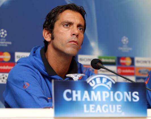 Trainer Enrique Sanchez Flores (Valencia) nachdenklich Fußball EC 1 Herren Champions League 2007 2008, Valencia CF, FC, Pressekonferenz, Pressetermin Einzelbild Gelsenkirchen Nachdenklichkeit, Fußball EC 1 Herren Champions League 2007 2008, Valencia CF, FC, Pressekonferenz, Pressetermin Einzelbild Gelsenkirchen Nachdenklichkeit,