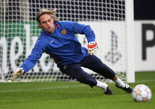 Torwart Timo Hildebrand (Valencia) streckt sich nach dem Ball Fußball EC 1 Herren Champions League 2007 2008, Valencia CF, FC, Training Einzelbild Gelsenkirchen Fußball EC 1 Herren Champions League 2007 2008, Valencia CF, FC, Training Einzelbild Gelsenkirchen