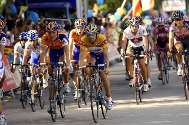Dennis Menchov (Rußland Rabobank, Mitte) im Hauptfeld -  Radsport Herren Vuelta a Espana 2007, Spanienrundfahrt, ProTour, Straßenradsport, Straße, Rad Gruppe 16. Etappe: Jaen - Puertollano Radsport Herren Vuelta a Espana 2007, Spanienrundfahrt, ProTour, Straßenradsport, Straße, Rad Gruppe 16. Etappe: Jaen - Puertollano