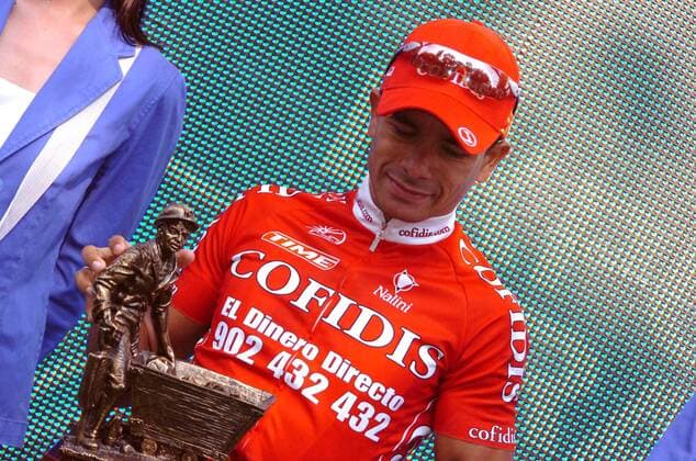 Leonardo Duque (Kolumbien Cofidis) mit Pokal nach dem Gewinn der 16. Etappe der Vuelta 2007 -  Radsport Herren Vuelta a Espana 2007, Spanienrundfahrt, ProTour, Straßenradsport, Straße, Rad Einzelbild 16. Etappe: Jaen - Puertollano Radsport Herren Vuelta a Espana 2007, Spanienrundfahrt, ProTour, Straßenradsport, Straße, Rad Einzelbild 16. Etappe: Jaen - Puertollano