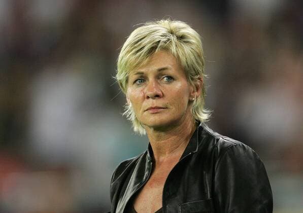 Bundestrainerin Silvia Neid (Deutschland) nachdenklich -  Fußball WM Damen WM 2007, Länderspiel, Frauen, Frauenfußball, Nationalteam, Gruppe A Porträt Hangzhou Nachdenklichkeit, Skepsis, Fußball WM Damen WM 2007, Länderspiel, Frauen, Frauenfußball, Nationalteam, Gruppe A Porträt Hangzhou Nachdenklichkeit, Skepsis,