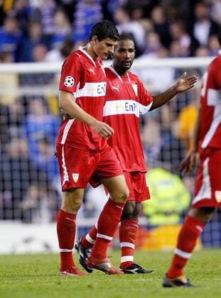 Mario Gomez (li.) und Cacau (beide Stuttgart) im Gespräch Fußball EC 1 Herren Champions League 2007 2008, VfB Stuttgart, Vdig Gruppe Glasgow Fußball EC 1 Herren Champions League 2007 2008, VfB Stuttgart, Vdig Gruppe Glasgow