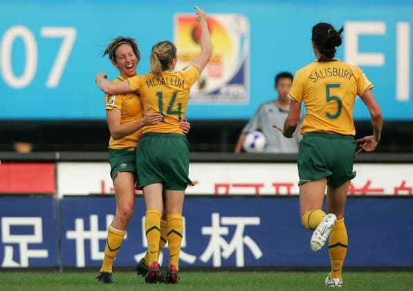 Torjubel Australien, v.li.: Sally Shipard, Collette McCallum und Cheryl Salisbury - Fußball Länderspiel Damen WM 2007, Nationalmannschaft, Nationaltrikot, Frauen, Gruppe C, Frauenfußball, Australien Gruppe Chengdu Freude, Begeisterung, Fußball Länderspiel Damen WM 2007, Nationalmannschaft, Nationaltrikot, Frauen, Gruppe C, Frauenfußball, Australien Gruppe Chengdu Freude, Begeisterung,