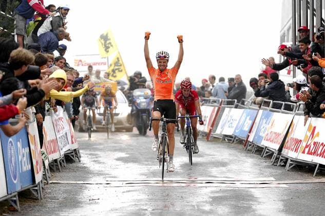 Samuel Sanchez Gonzalez (Spanien Euskaltel Euskadi) gewinnt hier die 19. Etappe der Vuelta a Espana 2007 - Radsport Herren Vuelta a Espana 2007, Spanienrundfahrt, ProTour, Straße, Rad, Straßenradsport Einzelbild 19. Etappe Avila - Alto de Abantos Freude, Radsport Herren Vuelta a Espana 2007, Spanienrundfahrt, ProTour, Straße, Rad, Straßenradsport Einzelbild 19. Etappe Avila - Alto de Abantos Freude,