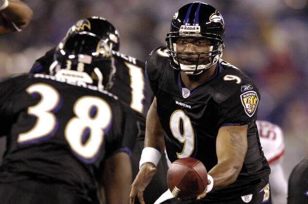 Steve McNair (Baltimore Ravens) am Ball - (Icon4971011) American Football Herren NFL PreSeason 2007 2008, Pre Season, Testspiel, Test Einzelbild Baltimore American Football Herren NFL PreSeason 2007 2008, Pre Season, Testspiel, Test Einzelbild Baltimore EDITORIAL USE ONLY