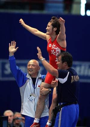 Kaori Icho (Japan) jubelt mit ihren Trainern über den Weltmeistertitel 2007 in der Klasse bis 63 Kilogramm -  Ringen WM Damen WM 2007, Klasse bis 63 kg, 63kg, Kilogramm Gruppe Baku Begeisterung, Freude, Ringen WM Damen WM 2007, Klasse bis 63 kg, 63kg, Kilogramm Gruppe Baku Begeisterung, Freude,
