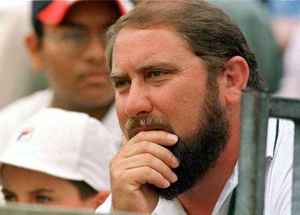 Damir Dokic, Vater von Jelena Dokic (beide Australien) Tennis Damen All England Championships 1999, Grand Slam, WTA Tour, Einzelbild Wimbledon London Nachdenklichkeit, Tennis Damen All England Championships 1999, Grand Slam, WTA Tour, Einzelbild Wimbledon London Nachdenklichkeit,
