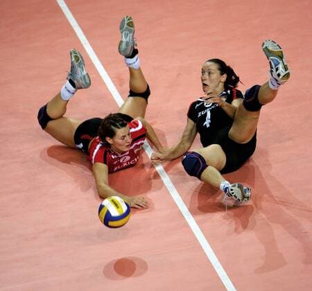 Angelina Grün (li.) und Kerstin Tzscherlich (beide Deutschland) am Boden -  Volleyball EM Damen EM 2007, Nationalteam, Länderspiel, Nationaltrikot Gruppe Charleroi Volleyball EM Damen EM 2007, Nationalteam, Länderspiel, Nationaltrikot Gruppe Charleroi