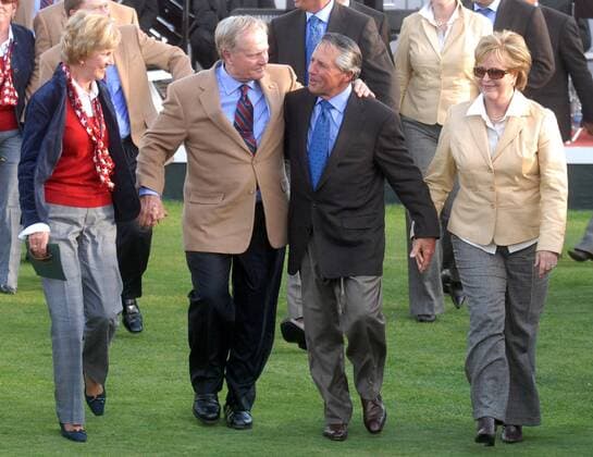 Kapitäne Jack Nicklaus (USA, 2.v.li.) mit Frau Barbara und Gary Player (Südafrika, Team International, 2.v.re.) mit Frau Vivienne während der Eröffnung des Presidents Cup 2007 - (MON20070926321) Golf Herren The Presidents Cup 2007, President s, PGA Tour, Eröffnungsfeier, Eröffnung, Feier, Zeremonie, Gruppe Montreal Kameradschaft, Golf Herren The Presidents Cup 2007, President s, PGA Tour, Eröffnungsfeier, Eröffnung, Feier, Zeremonie, Gruppe Montreal Kameradschaft,