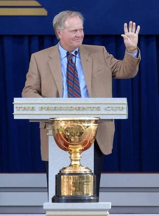 Kapitän Jack Nicklaus (USA) hält während der Eröffnung des Presidents Cup 2007 eine Rede - (MON20070926329) Golf Herren The Presidents Cup 2007, President s, PGA Tour, Eröffnungsfeier, Eröffnung, Feier, Zeremonie, Einzelbild Montreal Golf Herren The Presidents Cup 2007, President s, PGA Tour, Eröffnungsfeier, Eröffnung, Feier, Zeremonie, Einzelbild Montreal