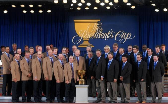 Team USA (li.) und Team International während der Eröffnungszeremonie des Presidents Cup 2007 - (MON20070926328) Golf Herren The Presidents Cup 2007, President s, PGA Tour, Eröffnungsfeier, Eröffnung, Feier, Zeremonie, Totale Montreal Golf Herren The Presidents Cup 2007, President s, PGA Tour, Eröffnungsfeier, Eröffnung, Feier, Zeremonie, Totale Montreal