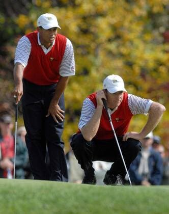Eldrick Tiger Woods (li.) und Jim Furyk (beide USA) nachdenklich -  (MON20070928312) Golf Herren The Presidents Cup 2007, President s, PGA Tour Gruppe Montreal Nachdenklichkeit, Golf Herren The Presidents Cup 2007, President s, PGA Tour Gruppe Montreal Nachdenklichkeit,