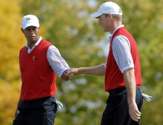 Eldrick Tiger Woods (li.) und Jim Furyk (beide USA) -  (MON20070928313) Golf Herren The Presidents Cup 2007, President s, PGA Tour Gruppe Montreal Golf Herren The Presidents Cup 2007, President s, PGA Tour Gruppe Montreal