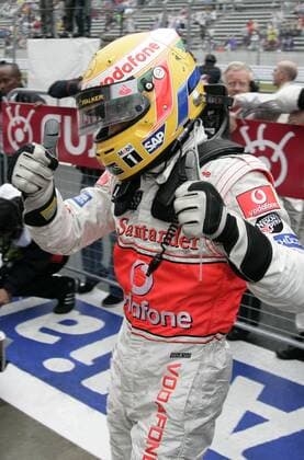 Lewis Hamilton (McLaren Mercedes) auf der Pole Position beim GP Japan 2007 Motorsport Grand Prix Herren Großer Preis von Japan 2007, Formel 1 Weltmeisterschaft, F1, F, GP, WM, Qualifying Einzelbild Fuji Freude, Motorsport Grand Prix Herren Großer Preis von Japan 2007, Formel 1 Weltmeisterschaft, F1, F, GP, WM, Qualifying Einzelbild Fuji Freude,