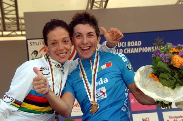 Marta Bastianelli (li.) - Weltmeisterin 2007 und die drittplatzierte Giorgia Bronzini (beide Italien) auf dem Podium - Radsport WM Damen WM 2007, Straßenradsport, Straße, Rad, Nationaltrikot Gruppe Stuttgart Glück, Freude, Radsport WM Damen WM 2007, Straßenradsport, Straße, Rad, Nationaltrikot Gruppe Stuttgart Glück, Freude,