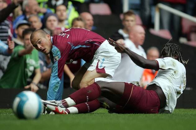 Fredrik Ljungberg (West Ham, li.) Bacary Sagna (Arsenal) - EDITORIAL USE ONLY. No use with unauthorised audio, video, data, fixture lists, club league logos or live services. Online in-match use limited to 120 images, no video emulation. No use in betting, games or single club league player publications. Fußball Herren English Premier League 2007 2008, 1. Englische Liga, West Ham United - Arsenal FC London Gruppe London Kampf, Fußball Herren English Premier League 2007 2008, 1. Englische Liga, West Ham United - Arsenal FC London Gruppe London Kampf,