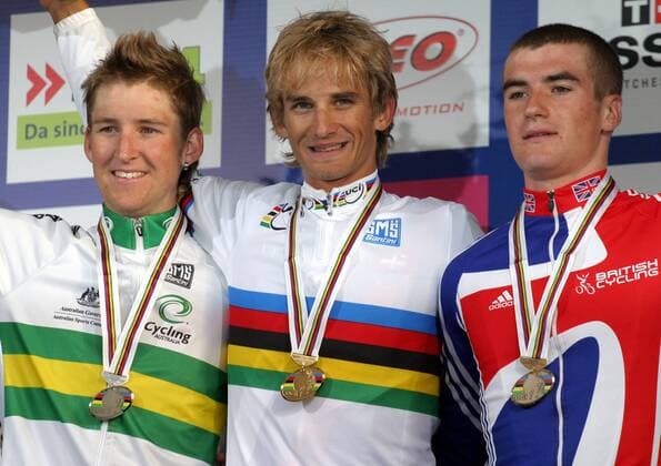Siegerehrung U23 Straßenrennen WM 2007: Weltmeister Peter Velits (Slowakei, Mitte) zwischen dem zweiten Wesley Sulzberger (Australien, li.) und dem dritten Jonathan Bellis (Großbritannien) Radsport WM Herren U23 WM 2007, U 23, Junioren, Nationaltrikot, Straßenradsport, Straße, Rad, Straßenrennen Gruppe Stuttgart Freude, Radsport WM Herren U23 WM 2007, U 23, Junioren, Nationaltrikot, Straßenradsport, Straße, Rad, Straßenrennen Gruppe Stuttgart Freude,