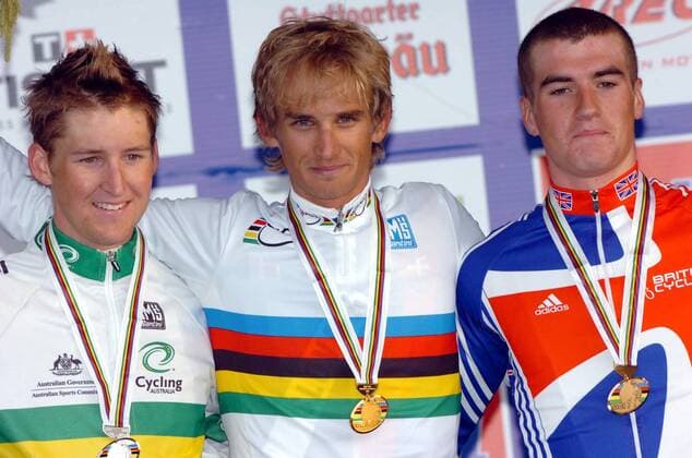 Siegerehrung U23 Straßenrennen WM 2007: Weltmeister Peter Velits (Slowakei, Mitte) zwischen dem zweiten Wesley Sulzberger (Australien, li.) und dem dritten Jonathan Bellis (Großbritannien) - Radsport WM Herren U23 WM 2007, U 23, Junioren, Nationaltrikot, Straßenradsport, Straße, Rad, Straßenrennen Gruppe Stuttgart Freude, Radsport WM Herren U23 WM 2007, U 23, Junioren, Nationaltrikot, Straßenradsport, Straße, Rad, Straßenrennen Gruppe Stuttgart Freude,