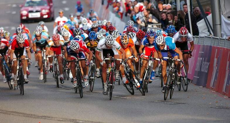 Zielankunft U23 Straßenrennen WM 2007: Peter Velits (Slowakei, re.) gewinnt vor Wesley Sulzberger (Australien, Mitte) und Jonathan Bellis (Großbritannien, li.) - Radsport WM Herren U23 WM 2007, U 23, Junioren, Nationaltrikot, Straßenradsport, Straße, Rad, Straßenrennen Totale Stuttgart Dynamik, Radsport WM Herren U23 WM 2007, U 23, Junioren, Nationaltrikot, Straßenradsport, Straße, Rad, Straßenrennen Totale Stuttgart Dynamik,
