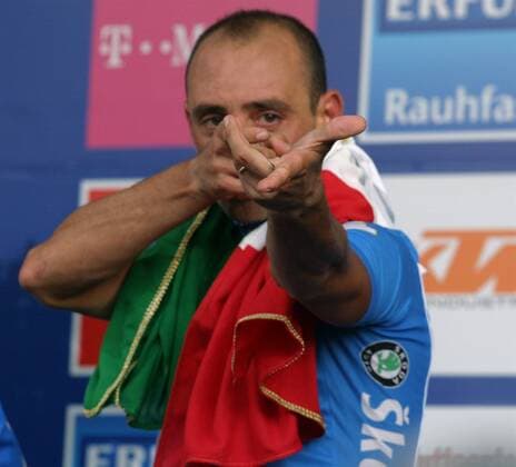Paolo Bettini (Italien) nimmt als Weltmeister 2007 seine Kritiker in Visier Radsport WM Herren WM 2007, Straßenradsport, Straße, Rad o0 Nationaltrikot Einzelbild Stuttgart Radsport WM Herren WM 2007, Straßenradsport, Straße, Rad o0 Nationaltrikot Einzelbild Stuttgart