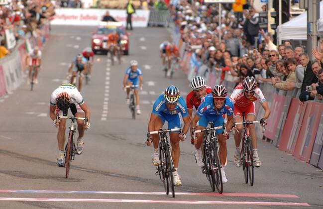 Paolo Bettini (Italien, 2.v.li.) gewinnt den Weltmeistertitel 2007 vor Alexandr Kolobnev (Rußland, 2.v.re.) und Stefan Schumacher (Deutschland, Mitte) Radsport WM Herren WM 2007, Straßenradsport, Straße, Rad o0 Nationaltrikot Totale Stuttgart Radsport WM Herren WM 2007, Straßenradsport, Straße, Rad o0 Nationaltrikot Totale Stuttgart
