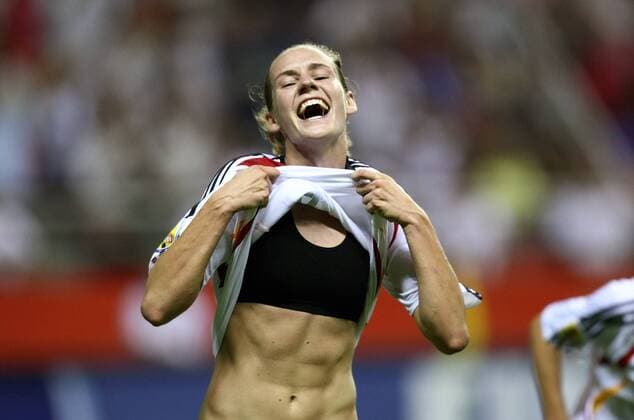 Simone Laudehr (Deutschland) zeigt beim Torjubel ihre Bauchmuskeln - Fußball WM Damen WM 2007, Frauen, Frauenfußball, Länderspiel, Nationalteam, Nationaltrikot, Finale, Endspiel, Einzelbild Shanghai, Aufmacher Glück, Freude, Begeisterung, Sinnlichkeit, Fußball WM Damen WM 2007, Frauen, Frauenfußball, Länderspiel, Nationalteam, Nationaltrikot, Finale, Endspiel, Einzelbild Shanghai, Aufmacher Glück, Freude, Begeisterung, Sinnlichkeit,