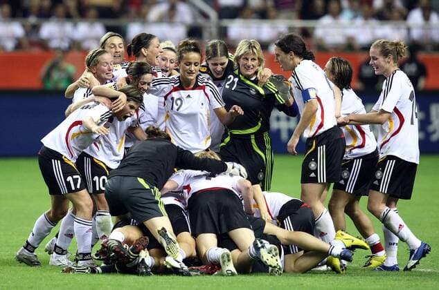 Mannschaftsjubel Deutschland nach dem WM Finale 2007 -  Fußball Länderspiel Damen WM 2007 Nationalmannschaft, Nationaltrikot Finale Endspiel, Vdig Totale Shanghai Frauen, Frauenfußball Freude, Begeisterung, Fußball Länderspiel Damen WM 2007 Nationalmannschaft, Nationaltrikot Finale Endspiel, Vdig Totale Shanghai Frauen, Frauenfußball Freude, Begeisterung,