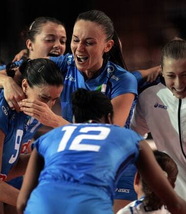 Siegesjubel Italien nach dem Gewinn der EM 2007 - Volleyball Länderspiel Damen EM 2007, Nationalmannschaft, Nationaltrikot Finale Endspiel, Italien, Vdig Gruppe Luxemburg Freude, Begeisterung, Volleyball Länderspiel Damen EM 2007, Nationalmannschaft, Nationaltrikot Finale Endspiel, Italien, Vdig Gruppe Luxemburg Freude, Begeisterung,
