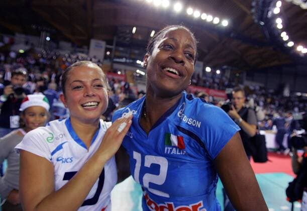 Siegesjubel Italien nach dem Gewinn der EM 2007 mit Taismary Aguero (re.) und Paola Cardullo - Volleyball Länderspiel Damen EM 2007, Nationalmannschaft, Nationaltrikot Finale Endspiel, Italien, Vdig Gruppe Luxemburg Freude, Begeisterung, Volleyball Länderspiel Damen EM 2007, Nationalmannschaft, Nationaltrikot Finale Endspiel, Italien, Vdig Gruppe Luxemburg Freude, Begeisterung,