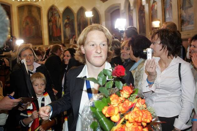 Melanie Behringer (Deutschland) wird im Frankfurter Rathaus empfangen Fußball WM Damen Empfang Weltmeister 2007, Frauen, Frauenfußball, Nationalmannschaft, Feier, feiern, Weltmeisterfeier Gruppe Frankfurter Römer, Rathaus Frankfurt M. Fußball WM Damen Empfang Weltmeister 2007, Frauen, Frauenfußball, Nationalmannschaft, Feier, feiern, Weltmeisterfeier Gruppe Frankfurter Römer, Rathaus Frankfurt M.