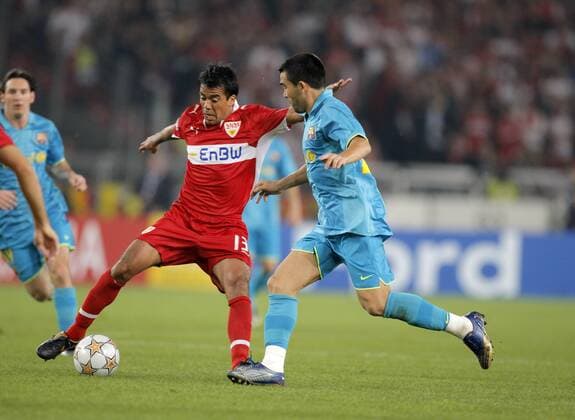 Pavel Pardo (Stuttgart, li.) gegen Deco (FC Barcelona) Fußball EC 1 Herren Champions League 2007 2008, VfB Stuttgart - FC Barcelona, Barca Gruppe Stuttgart Dynamik, Fußball EC 1 Herren Champions League 2007 2008, VfB Stuttgart - FC Barcelona, Barca Gruppe Stuttgart Dynamik,