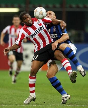 Jefferson Farfan (Eindhoven, li.) gegen Esteban Cambiasso (Inter Mailand) -  Fußball EC 1 Herren Champions League 2007 2008, FC Internazionale Mailand - PSV Eindhoven 2:0 Gruppe Mailand Dynamik, Fußball EC 1 Herren Champions League 2007 2008, FC Internazionale Mailand - PSV Eindhoven 2:0 Gruppe Mailand Dynamik,